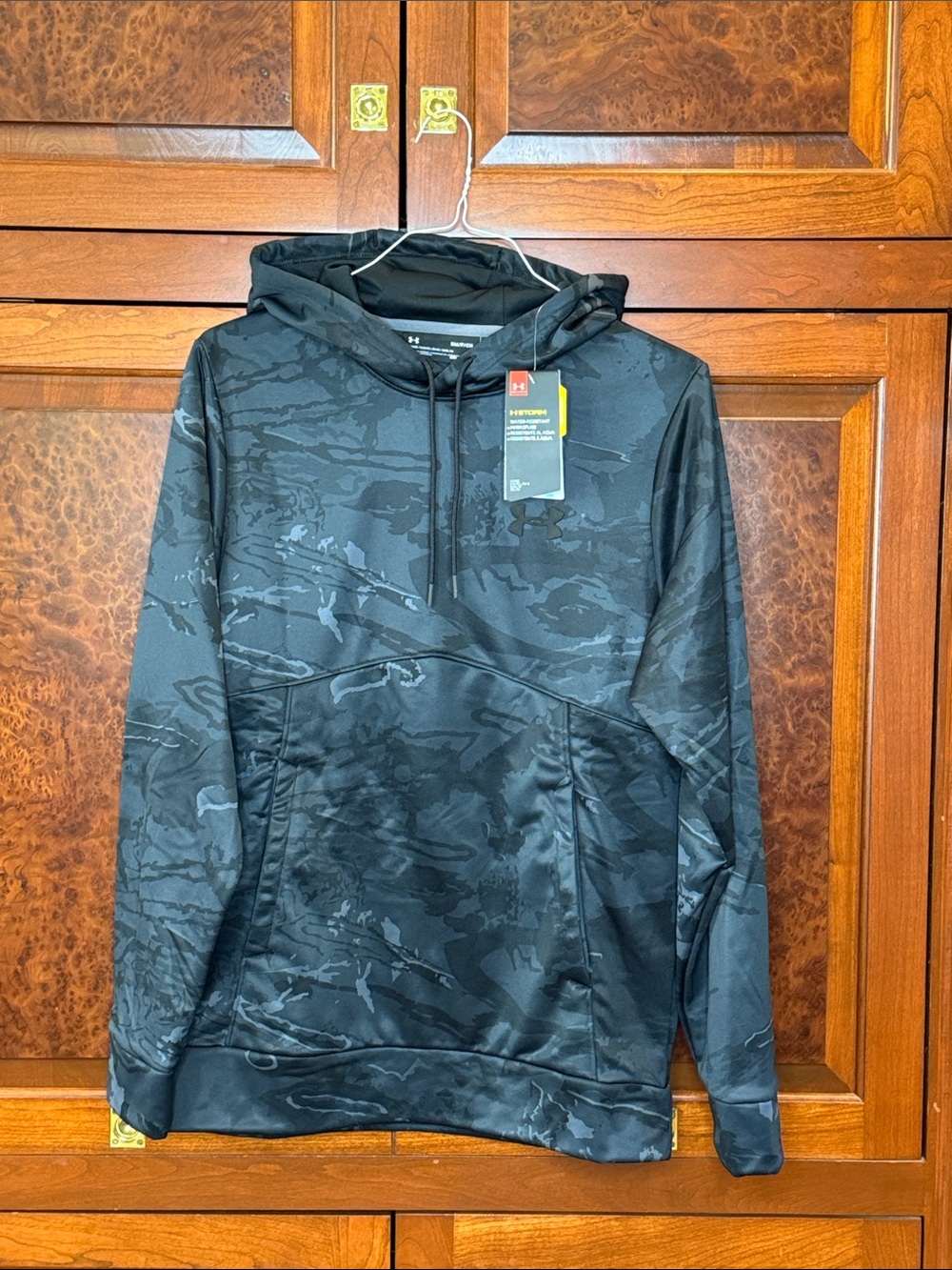 Under Armour storm Men's small Black Camouflage Hooded Sweatshirt NWT